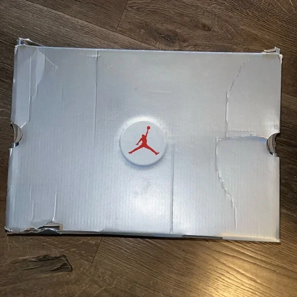 Jordan 13 Retro white “lucky green” size 8.5 US Men.